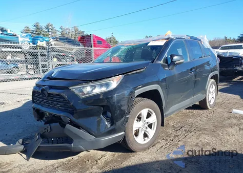 2021 Toyota Rav4 Xle z USA, uszkodzony, nr VIN JTMP1RFV9MD532381